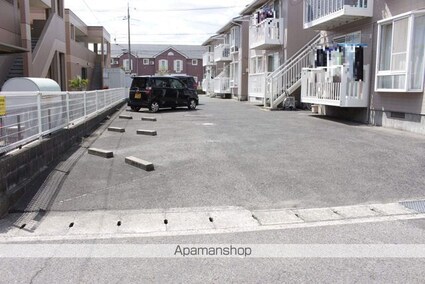 サンパティークＳ[2LDK/52.69m2]の駐車場5