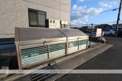 ロイヤルコーポ中川　[1LDK/51.3m2]の共用部3