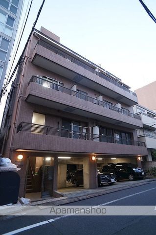 【新宿区北新宿のマンションの外観1】