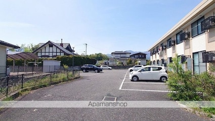 レオパレスひまわり[1K/23.18m2]の駐車場1
