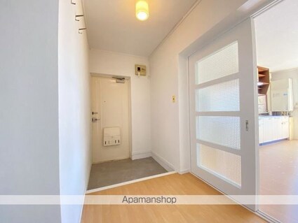 ヴィラナリー函館６号棟（ヴィラナリーハコダテロクゴウトウ[3DK/61.12m2]の玄関