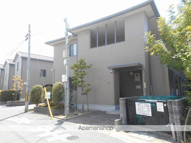 ハイム穴師の里A棟の外観写真