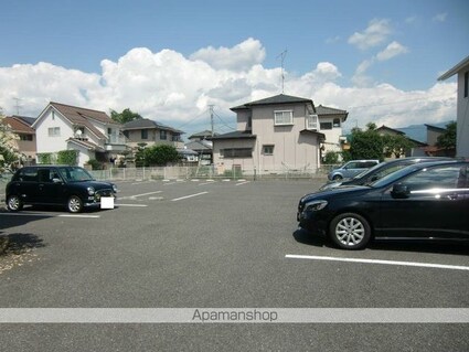 山梨県南アルプス市浅原[2DK/55.45m2]の駐車場2