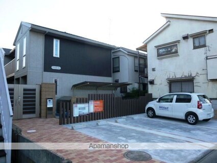 グラシア[2LDK/64.56m2]の駐車場