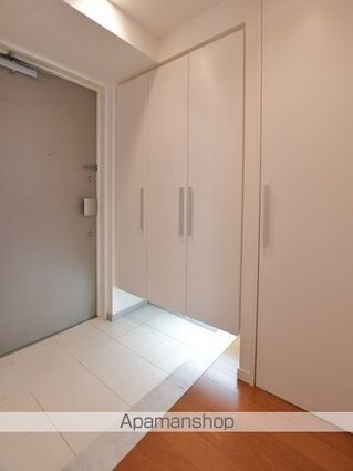 パークハウス新中野ディーセント[2DK/52.8m2]の玄関