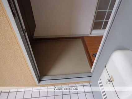 メゾンアザレアＣ[3DK/55.4m2]の玄関