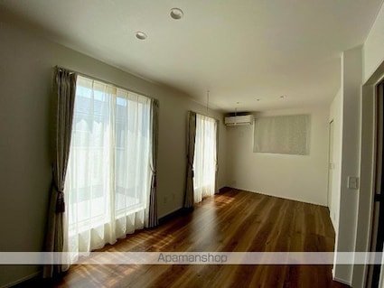 中央戸建[2LDK/96.88m2]のリビング・居間