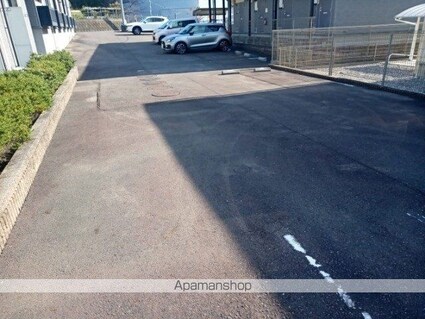レオパレスウイング山の田Ⅰ[1K/23.18m2]の駐車場1