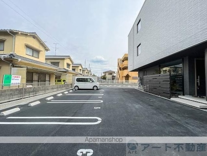 シャーメゾンマヒナ[1LDK/53.89m2]の駐車場2