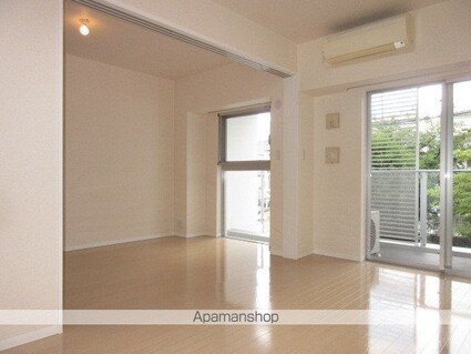 ＰＲＩＭＥ　ＵＲＢＡＮ　東中野　ＣＯＵＲＴ[1LDK/44.31m2]のリビング・居間