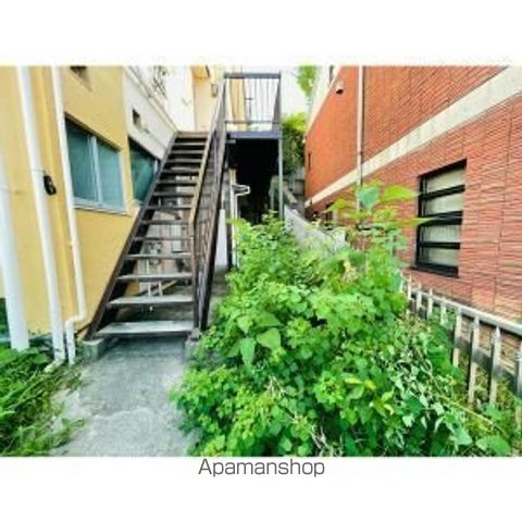 グランズ自由ヶ丘の玄関写真