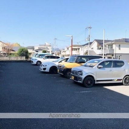 ジュネス山元[1DK/30.23m2]の駐車場1