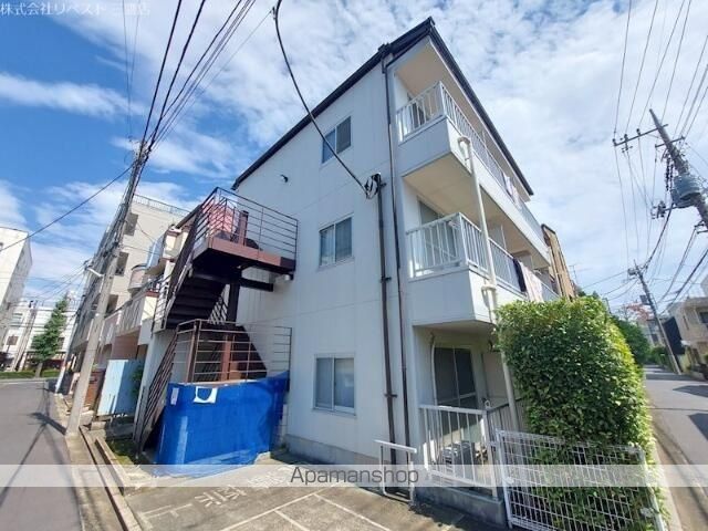 ミレネール・Mの玄関写真