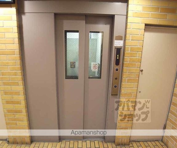 メゾンドール四条大宮の玄関写真