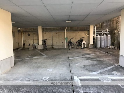 ファースト[1K/18.11m2]の駐車場