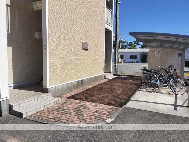 レオパレスプルメリアIIIの玄関写真