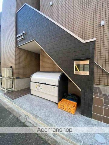 ハーモニーテラス西ヶ原IIIの玄関写真