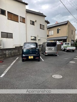 マンション白崎[1K/26m2]の駐車場