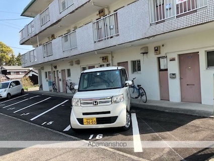 広栄マンションⅥ[1LDK/32.4m2]の駐車場1