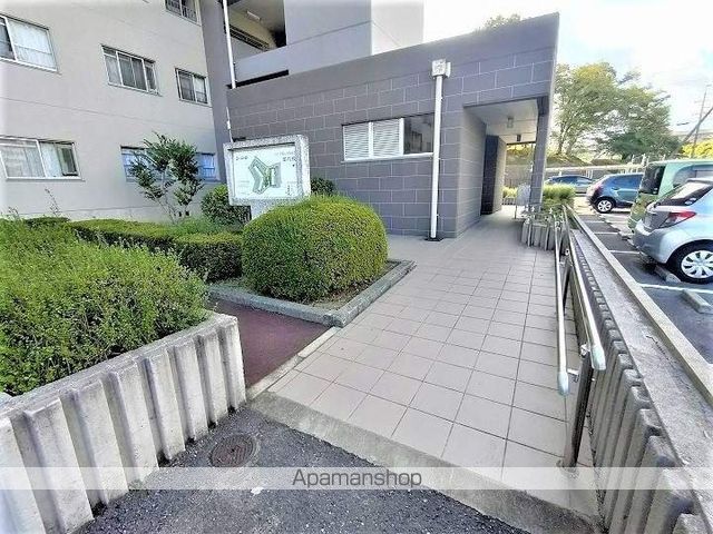 千里山田西団地の玄関写真