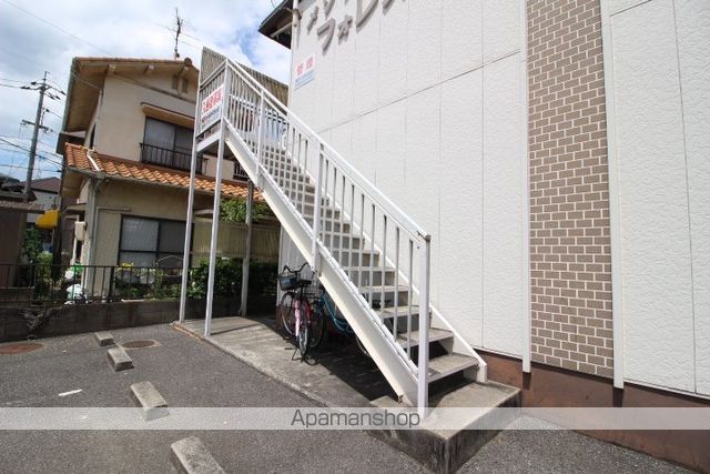 メゾンフォレスタIの玄関写真