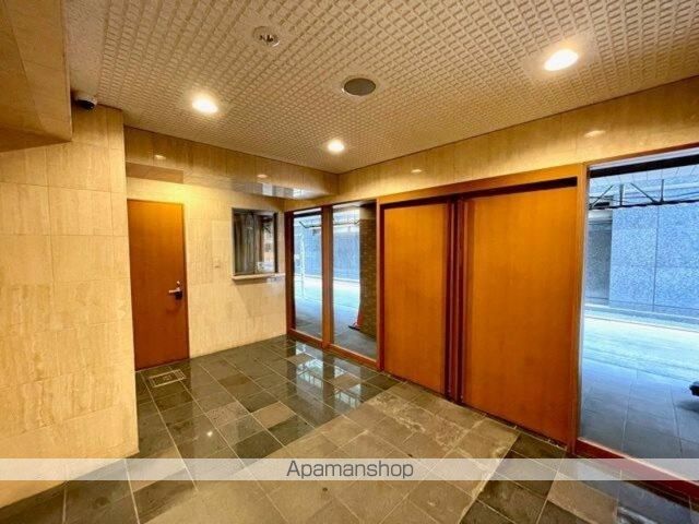 ラクラス田原町の玄関写真