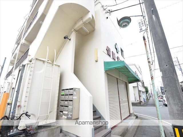 信陽堂ビルの玄関写真