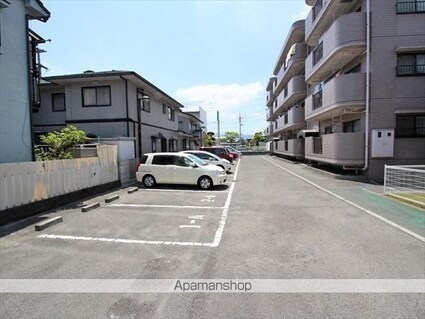 ヴァン・ヴェール久米[3DK/64.72m2]の駐車場