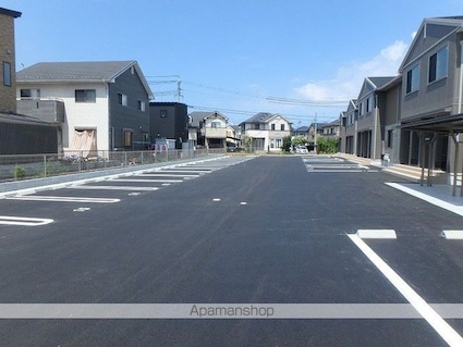 Ｒａｆｆｉｎｅ　Ｂｉｗａ[2LDK/65.46m2]の駐車場1