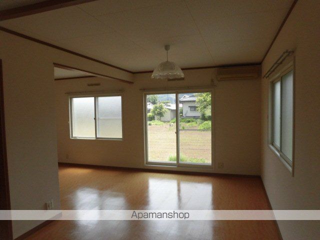 一関市 2階建 築25年の内装写真