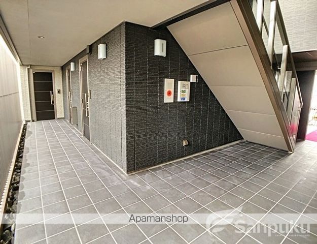 CRESTIEQの玄関写真