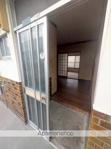 香里園森岡マンションの玄関写真