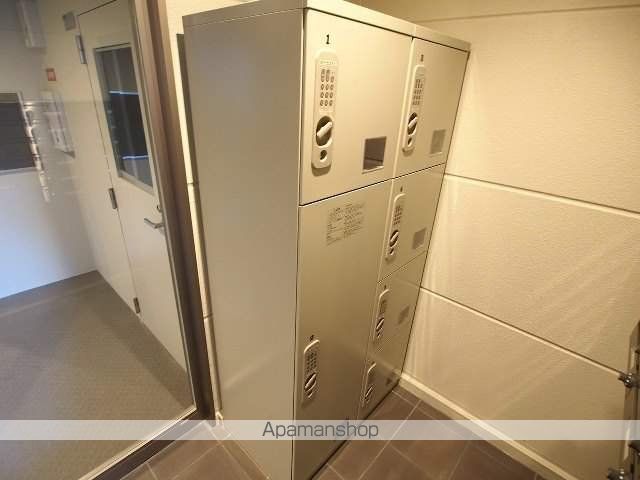 フラッティ御薗橋西の玄関写真