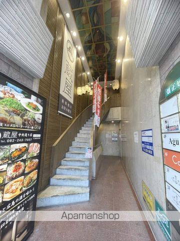 畑正ビルの玄関写真