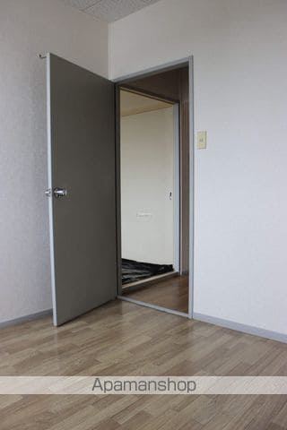 エレガンス幕山台Bの内装写真