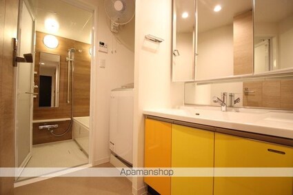 ロイヤルパークスＥＲ万代[1R/47.6m2]の洗面所