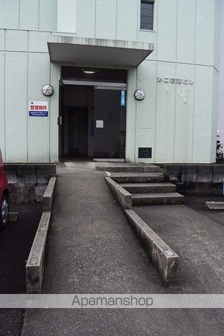 第二若葉ビルの玄関写真