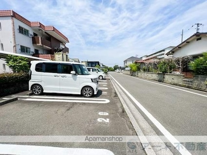 マリベール南梅本　Ｂ棟[1LDK/52.26m2]の駐車場2