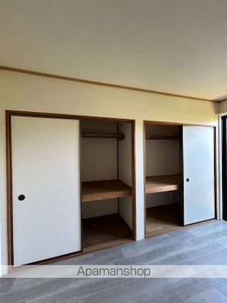 グランドゥール岩崎　Ａ棟[2LDK/53.68m2]の収納