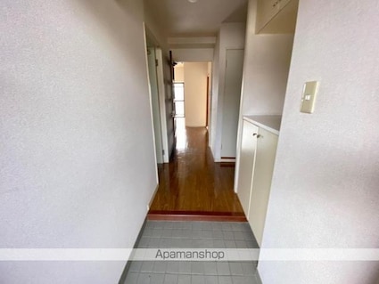 Ｃｒｅｓｔ　ＣｏｕｒｔＫ２[2LDK/66m2]の玄関