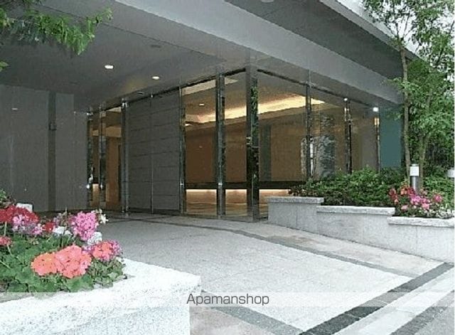 PARK MODERN上野東の玄関写真