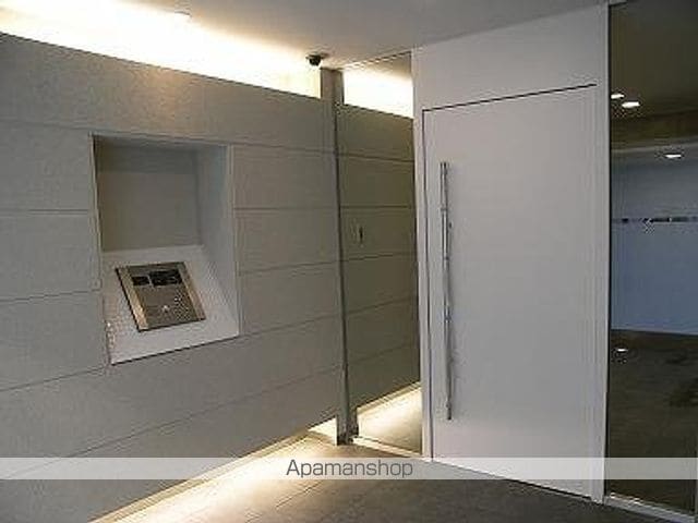 ラティエラ文京音羽の玄関写真