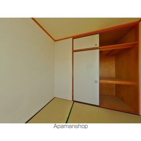 SURPLUSTWO河井の内装写真