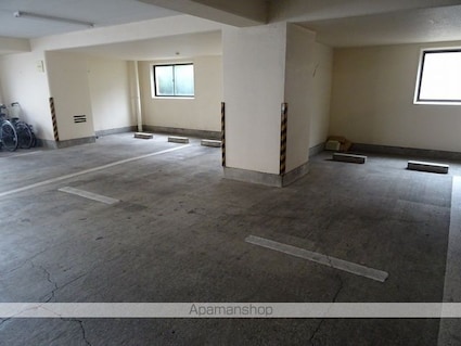 リエス榴ヶ岡[2LDK/54.1m2]の駐車場