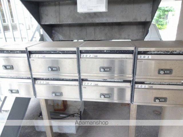 グランドムール高須の玄関写真