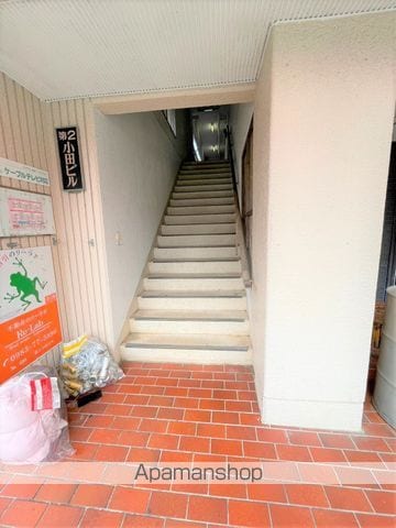 第2小田ビルの玄関写真