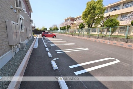 シャングリラＡ[2LDK/57.21m2]の駐車場