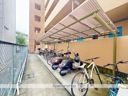ローパス三葛[2LDK/52m2]の共用部1
