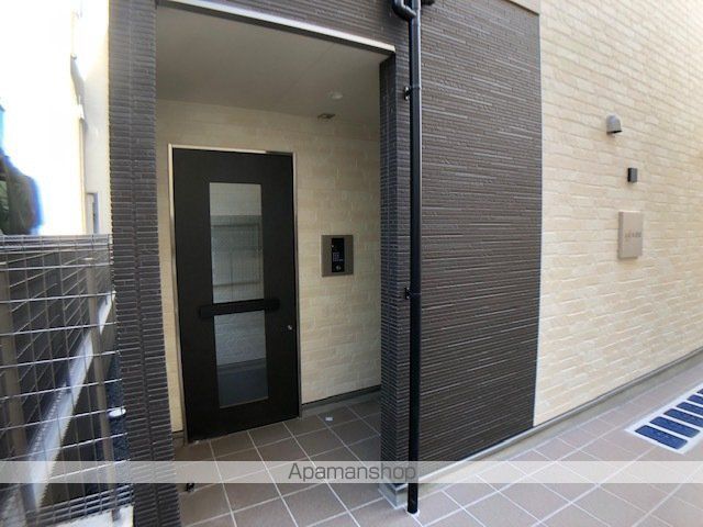 oak 出屋敷の玄関写真