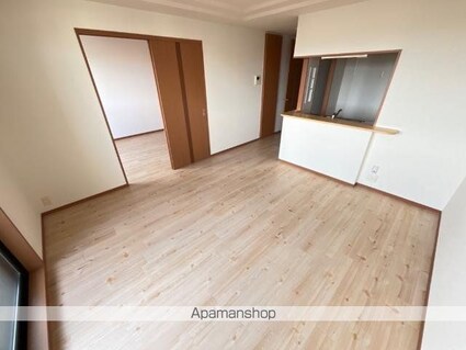 プレサス中浦Ａ[2LDK/57.32m2]のリビング・居間2
